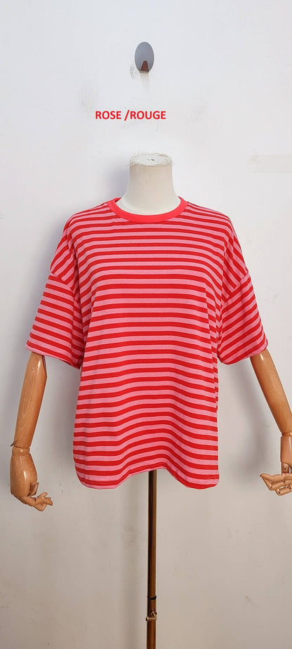 Camiseta de rayas de manga corta rosa y rojo