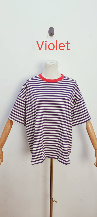 Camiseta de rayas de manga corta violeta