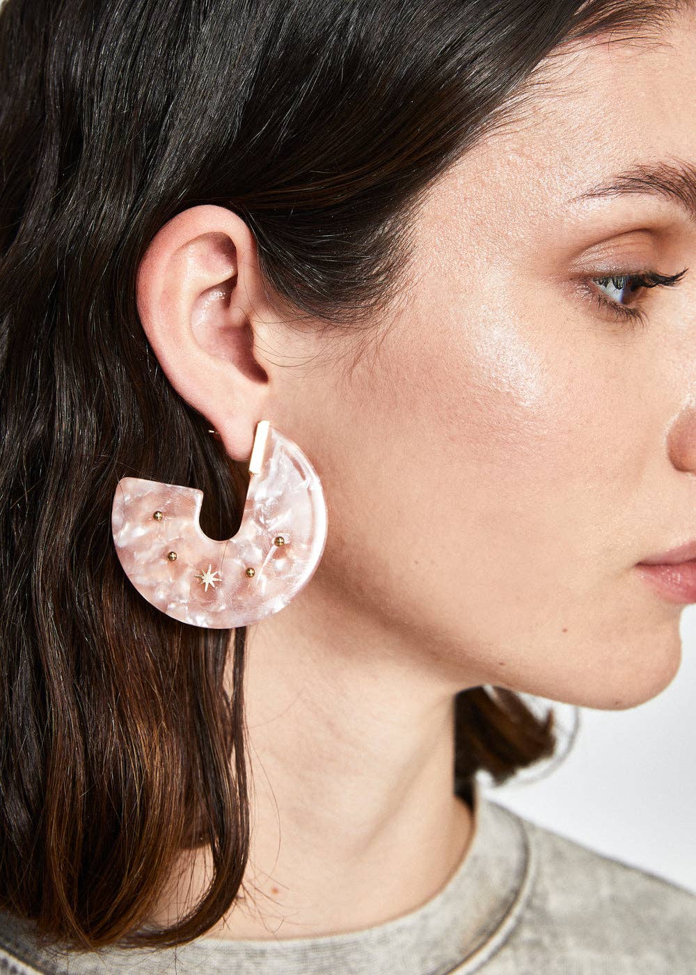 Pendiente Aro Abierto con Resina y Abalorios