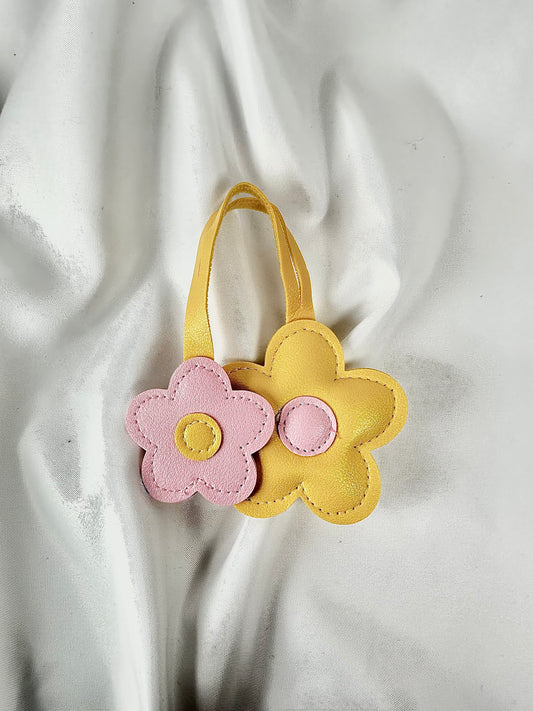 Llavero Charm Bolso Doble Flor Rosa Amarilla