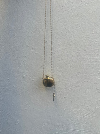 Collar Bota de Vino Dorado