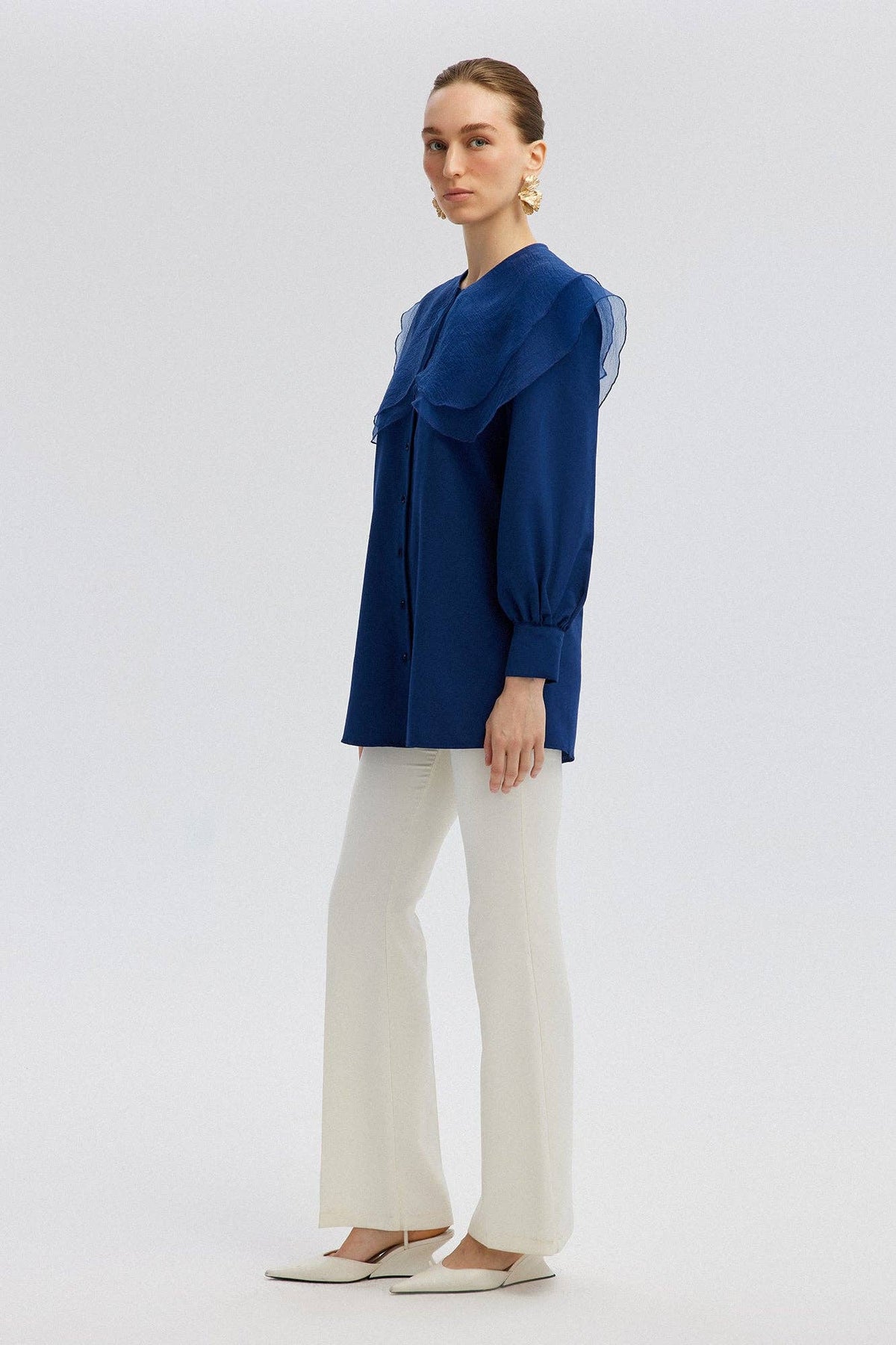Camisa de Lino con Cuello de Organza Azul Marino