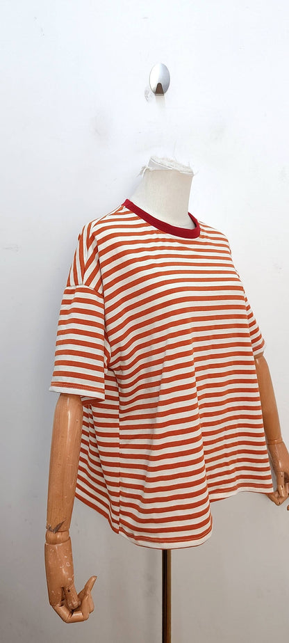 Camiseta de rayas de manga corta rosa claro