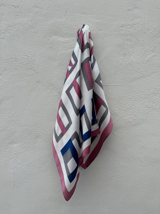 Pañuelo Geométrico Rosa Gris