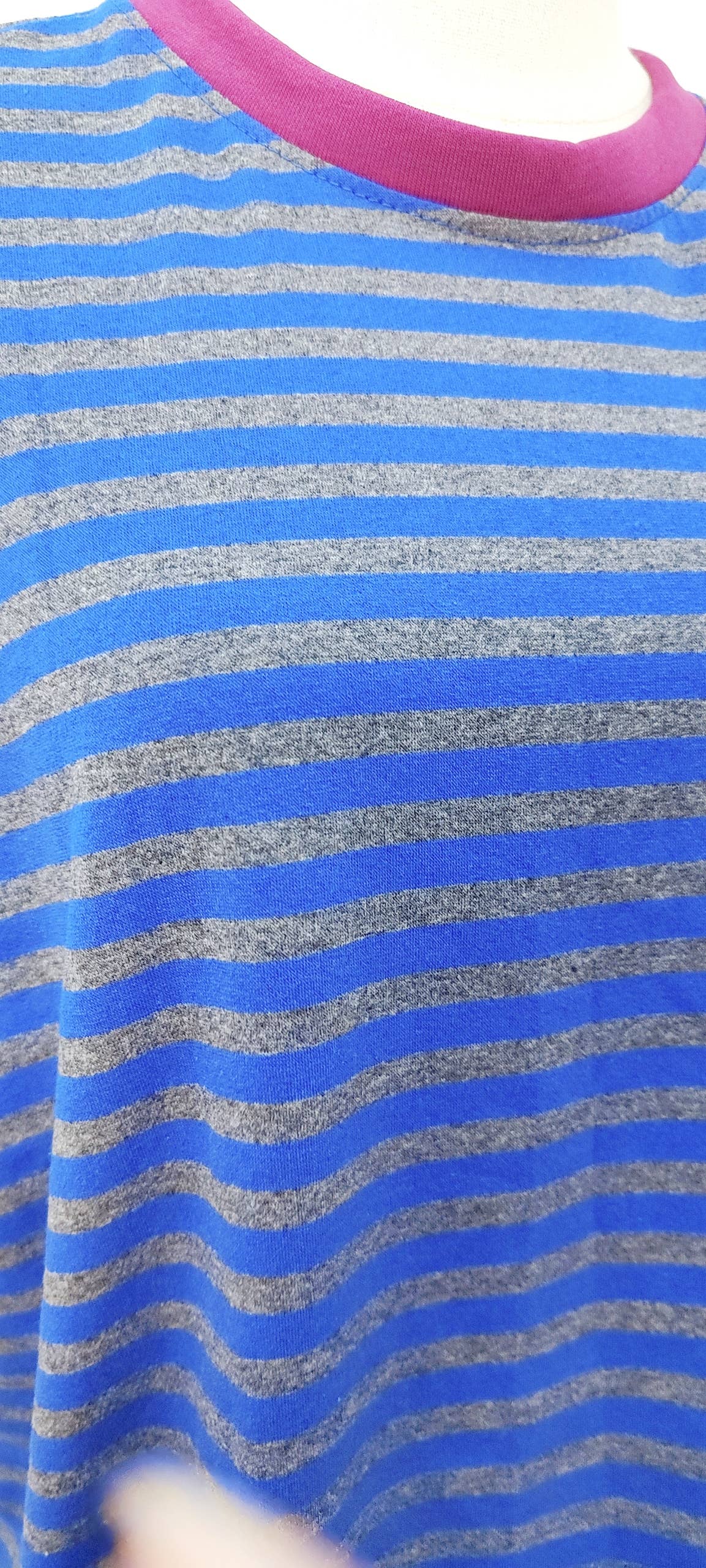 Camiseta de rayas de manga corta rosa claro
