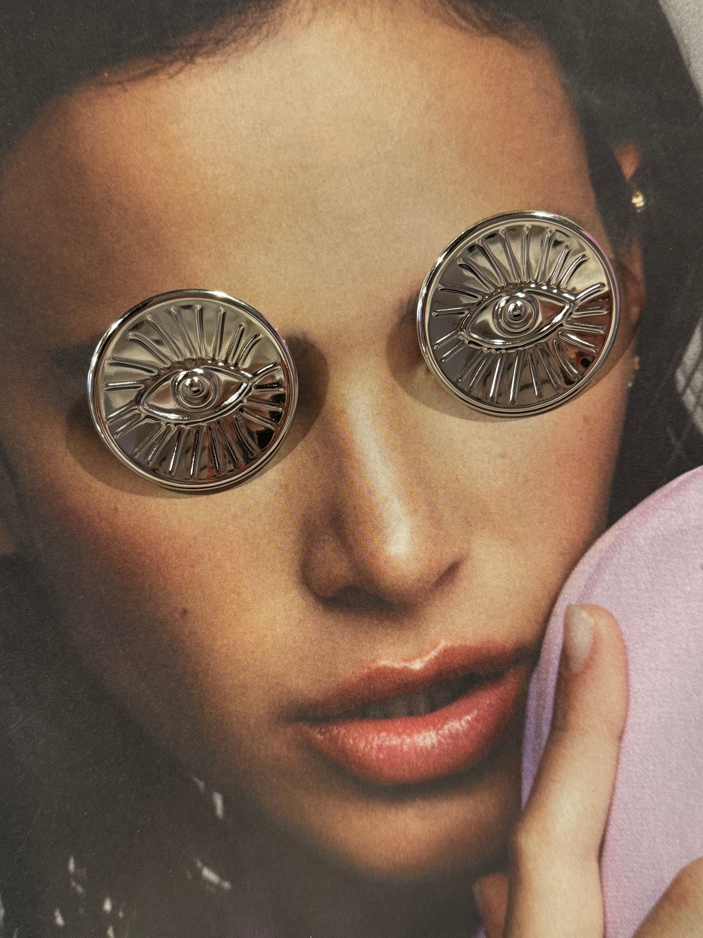 Pendientes Redondos Ojos Plateados