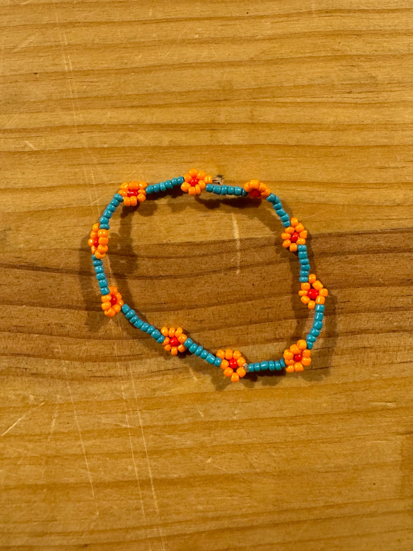 Pulsera Cuentas Bolitas Turquesa con Flores Naranja y Rojo
