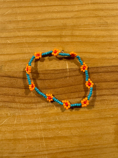 Pulsera Cuentas Bolitas Turquesa con Flores Naranja y Rojo