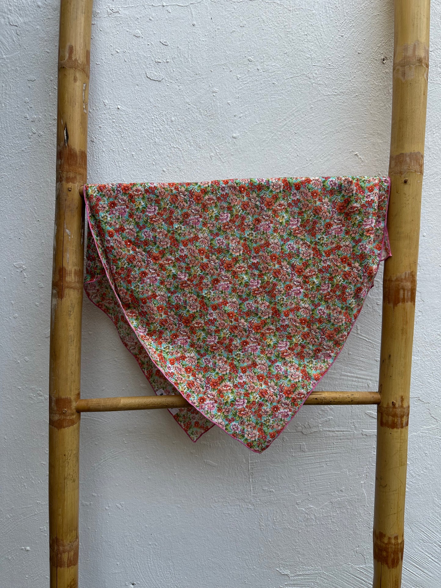 Pañuelo Algodón Flores tipo Liberty Naranja Rosa Azul Borde Rosa