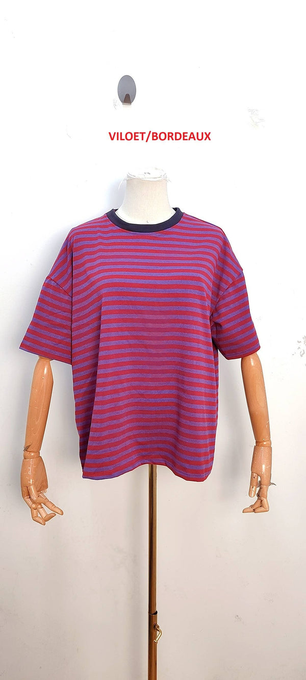 Camiseta de rayas de manga corta violeta y burdeos