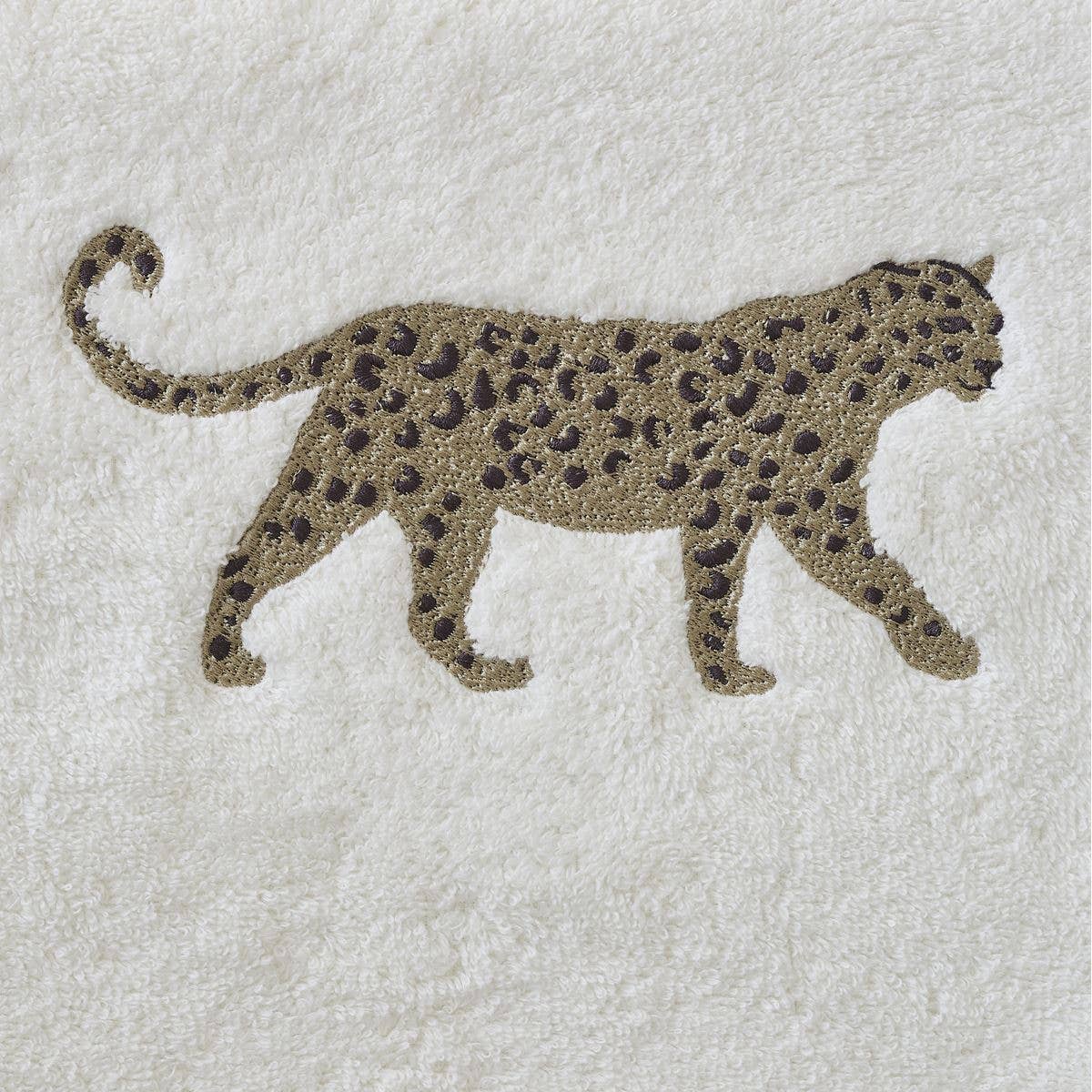 Toalla de Mano Blanca con Bordado Leopardo