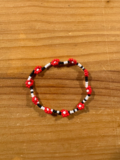 Pulsera Cuentas Bolitas Blanco y Negro con Flores Rojo y Blanco