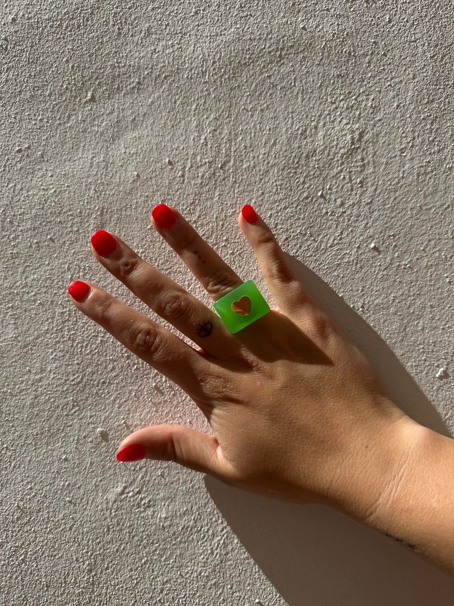 Anillo Resina Fancy Cuadrado Verde Parchís Corazón