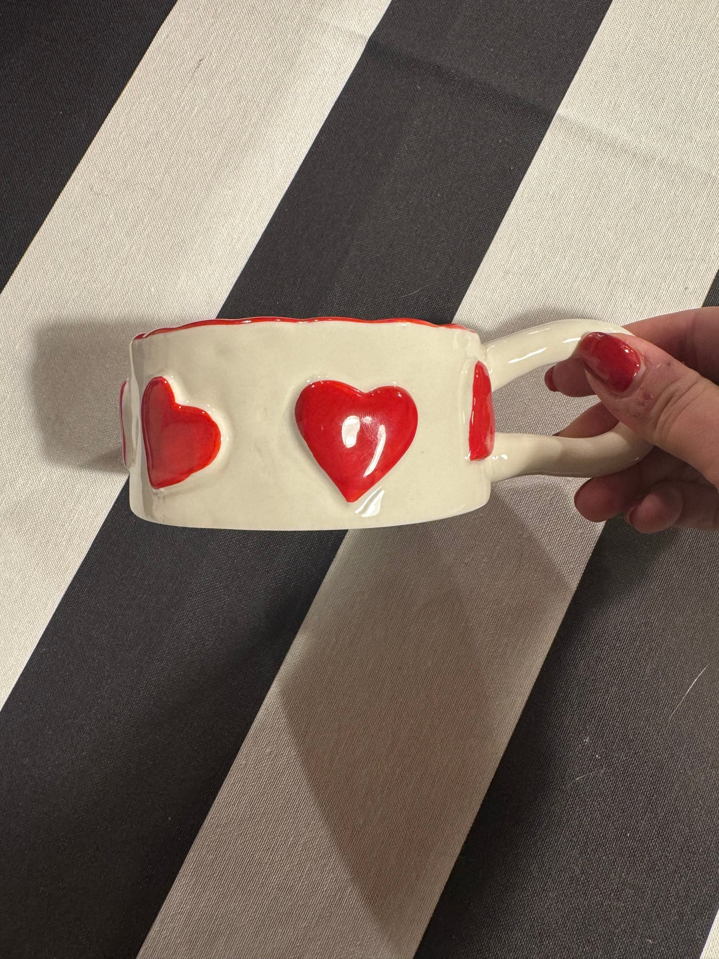 Taza Blanco Corazones Rojos