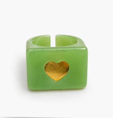 Anillo Resina Cuadrado Corazón Dorado