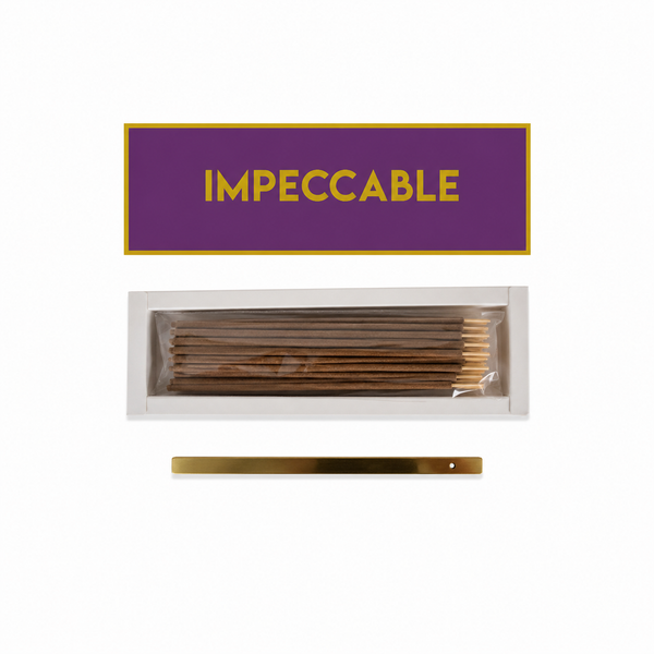 Caja Incienso Morada Aroma Bayas con Frase "Impeccable" + Soporte