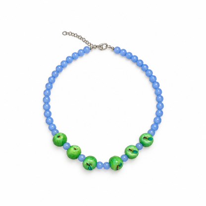 Collar Bolas Azules con Manzana