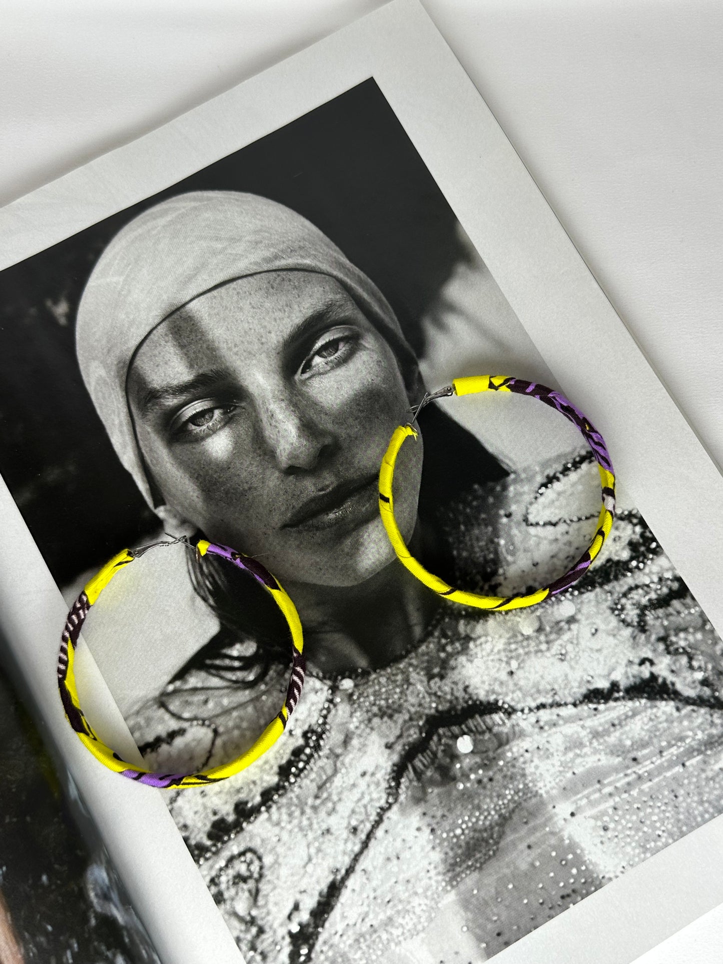 Pendiente Tela Wax Africana Redondo Amarillo Morado Marrón