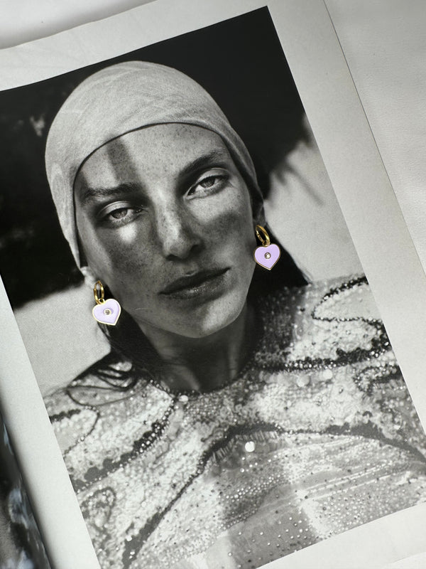 Mini Pendientes Corazón Malva con Brillante en Medio