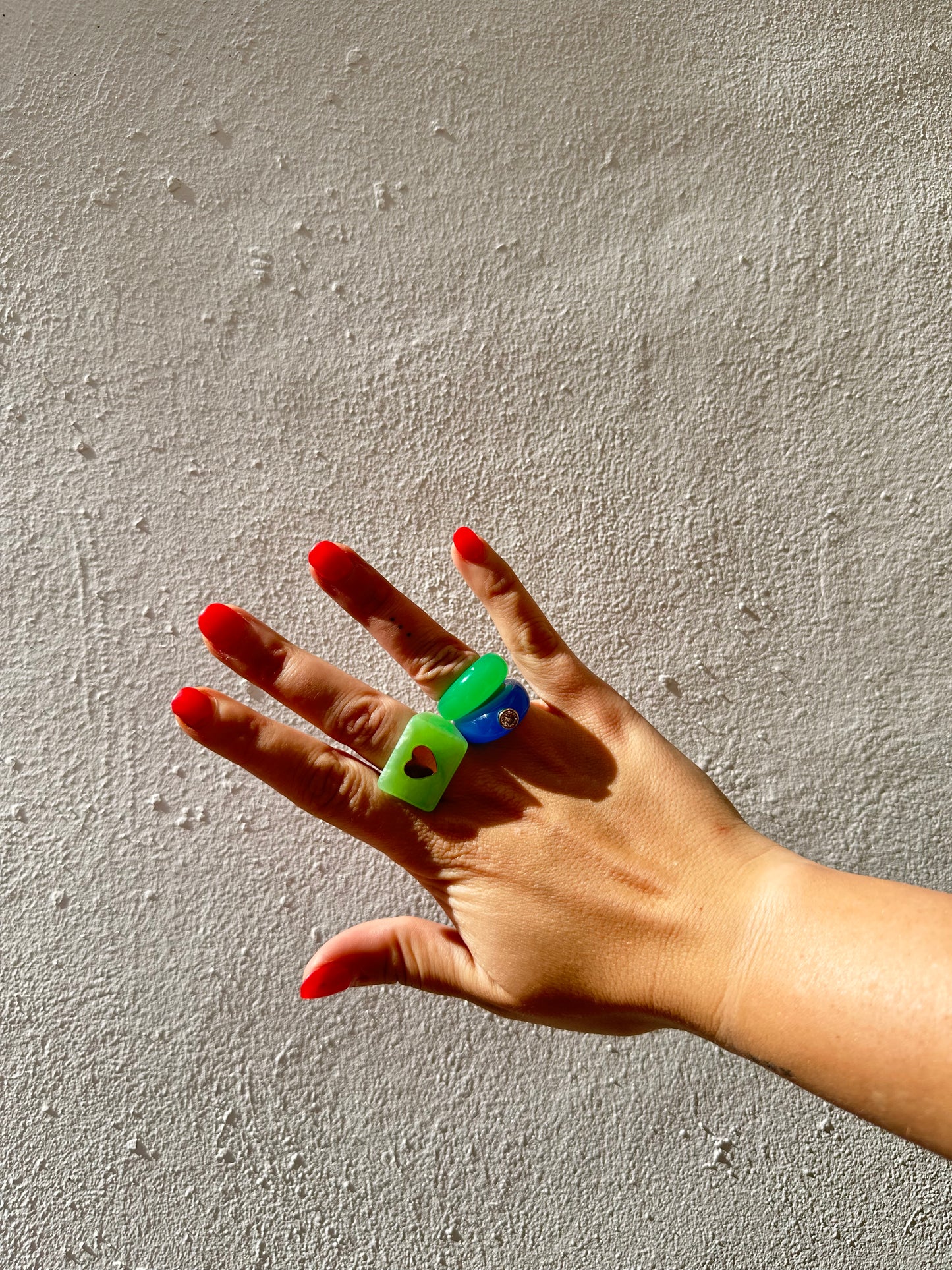 Anillo Resina Fancy Redondo Verde Parchís Sin Brillante