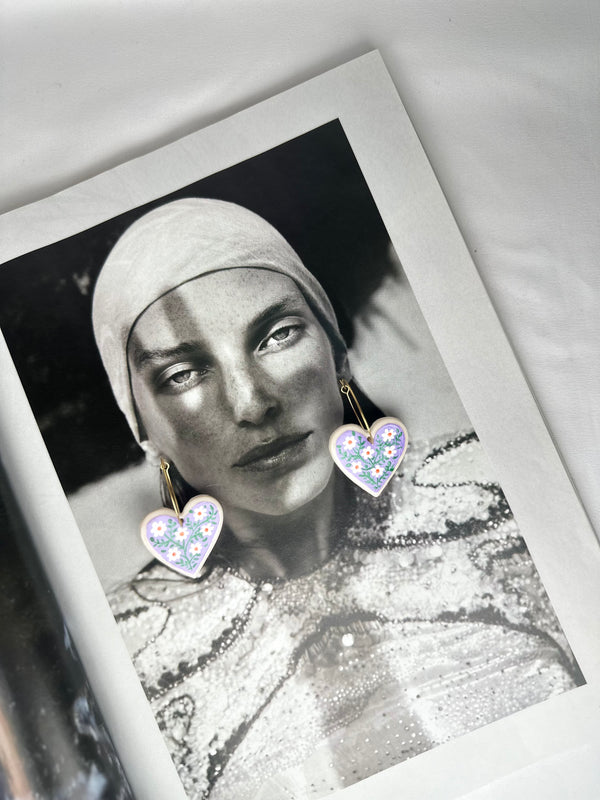 Pendientes Aro Dorado con Corazón Rosa Flor Azul Arcilla Polimérica