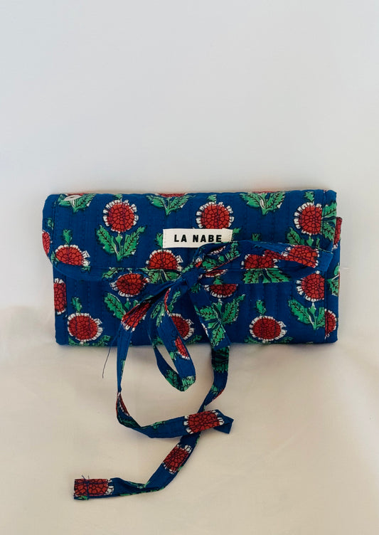 Cartera Monedero Joyero Tela India Azul Flores Rojas