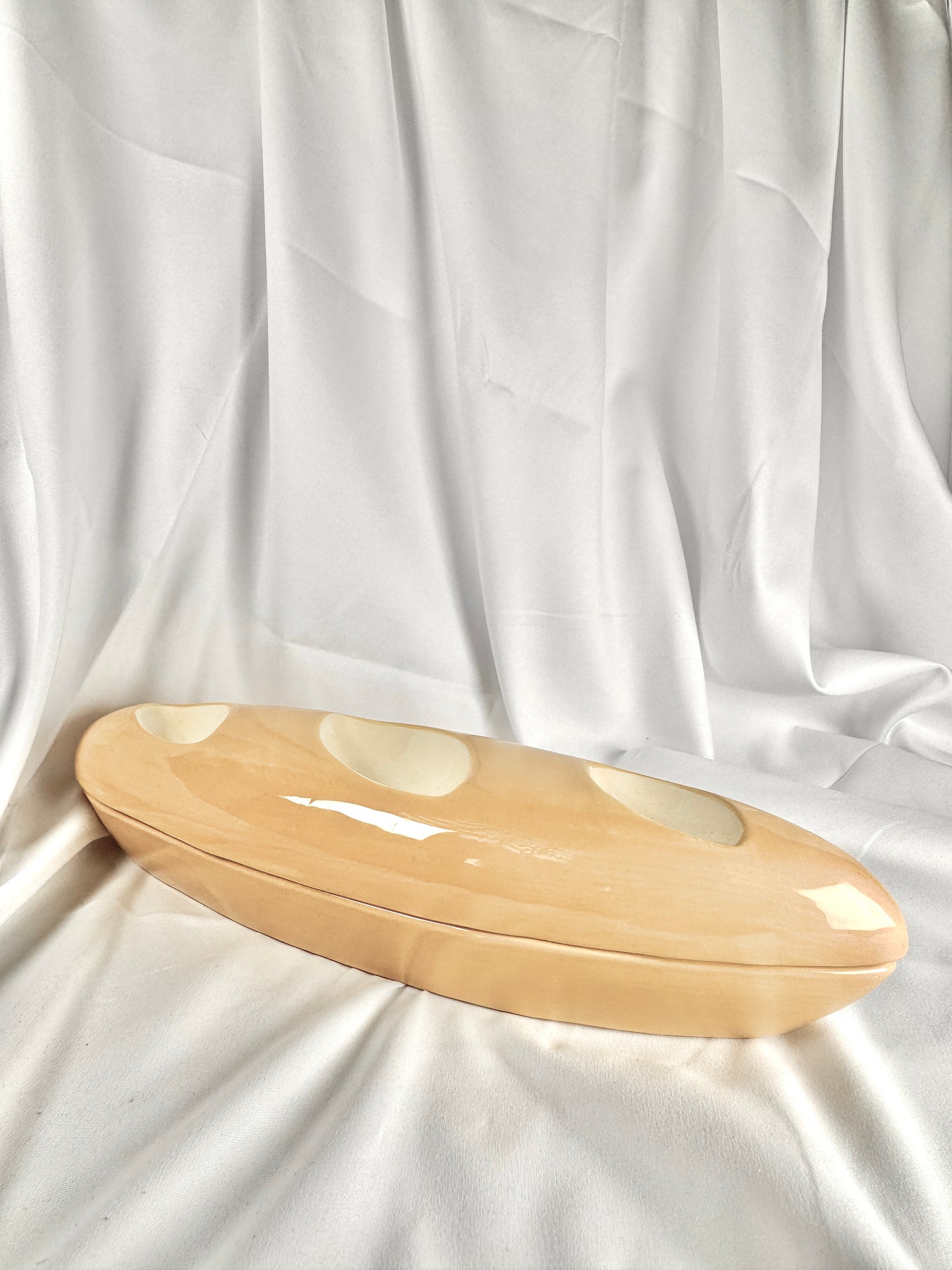 Fuente en Forma de Barra de Pan con Tapa