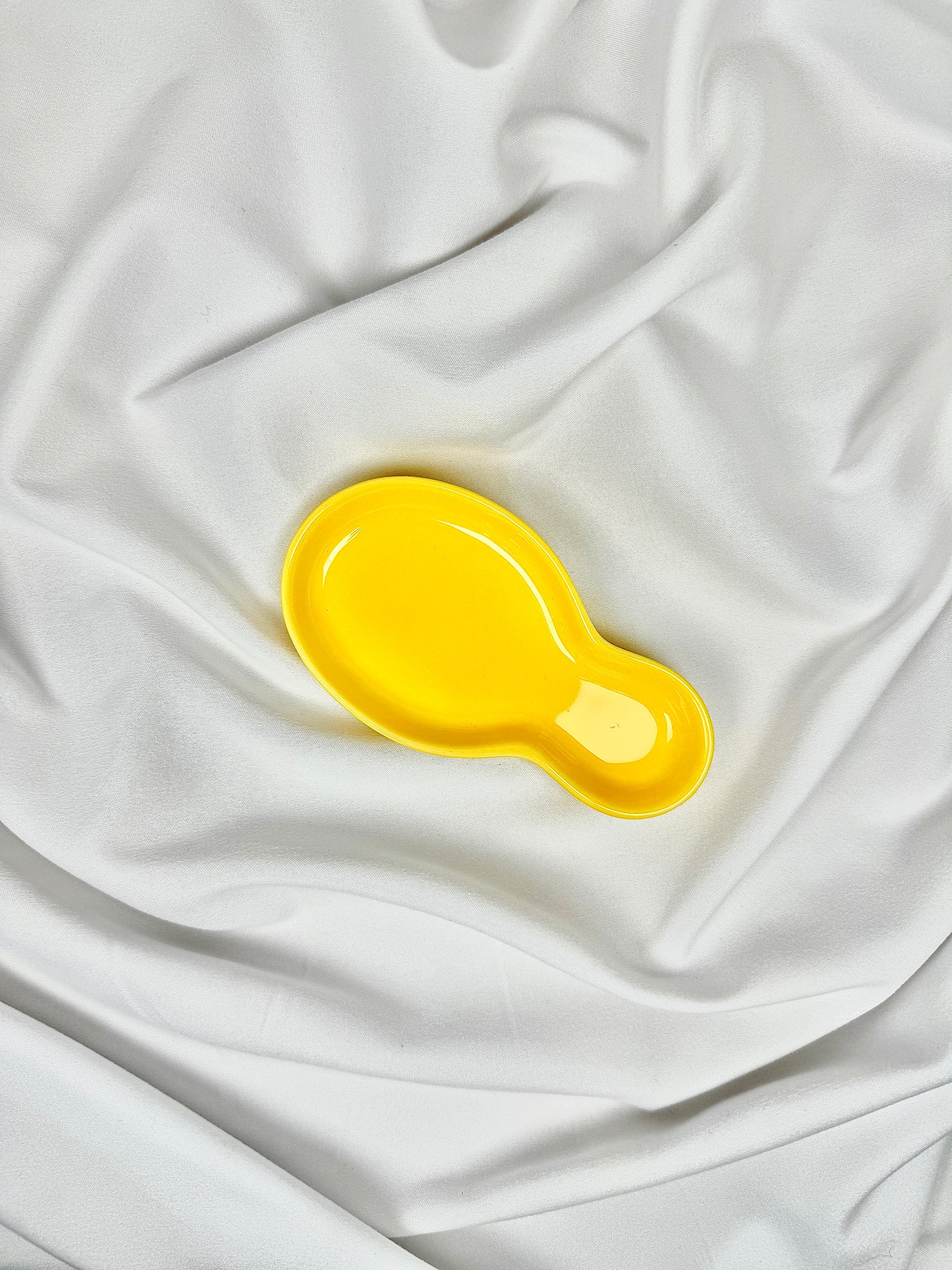 Plato Irregular Amarillo Cacahuete