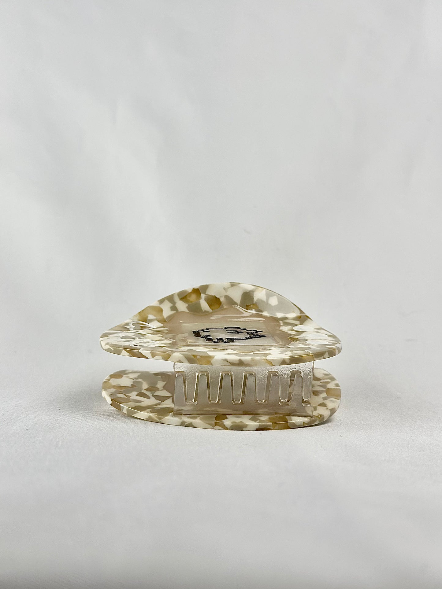 Pinza de Pelo Tamagotchi Beige