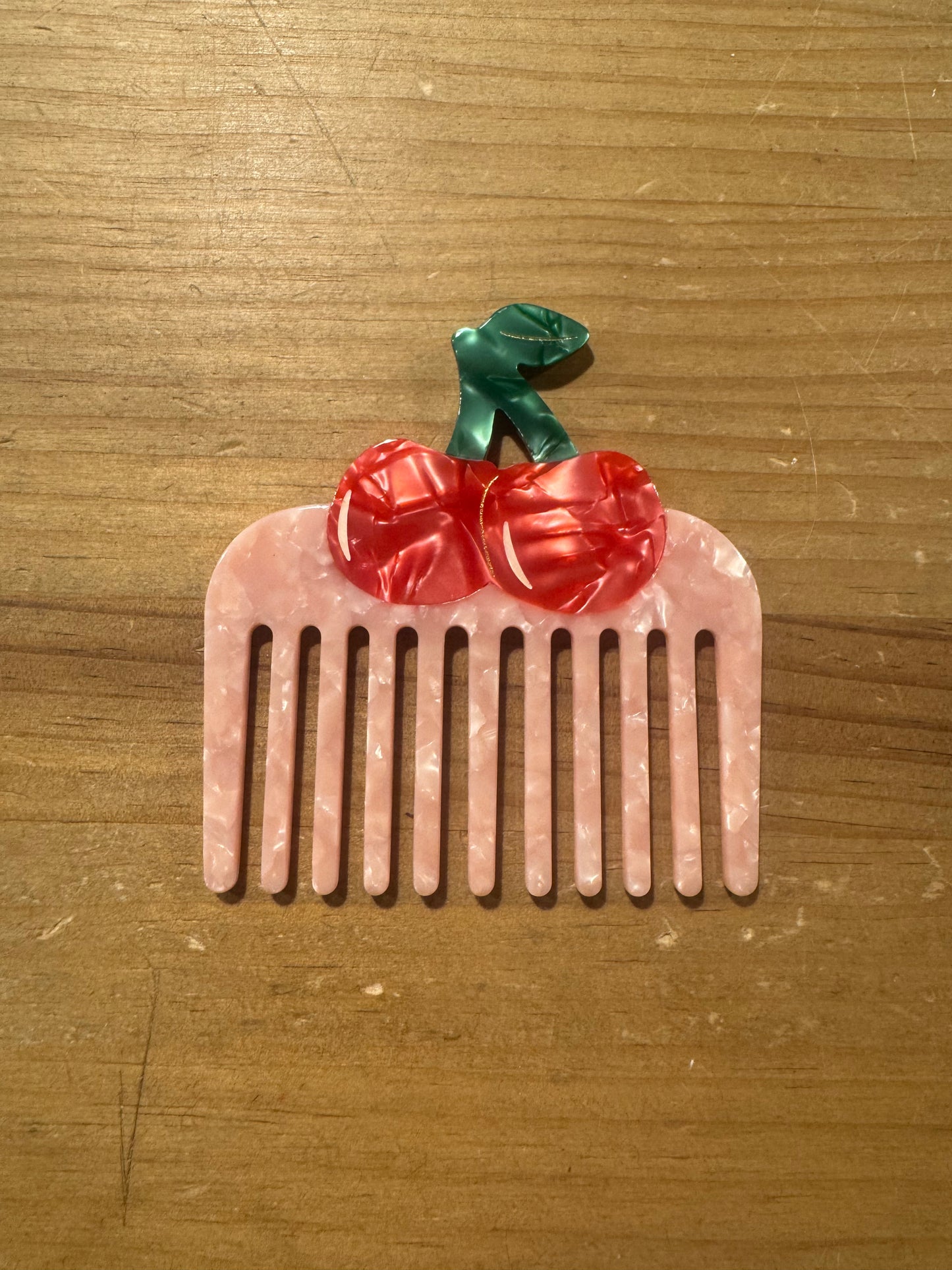 Peine Rosa con Cereza