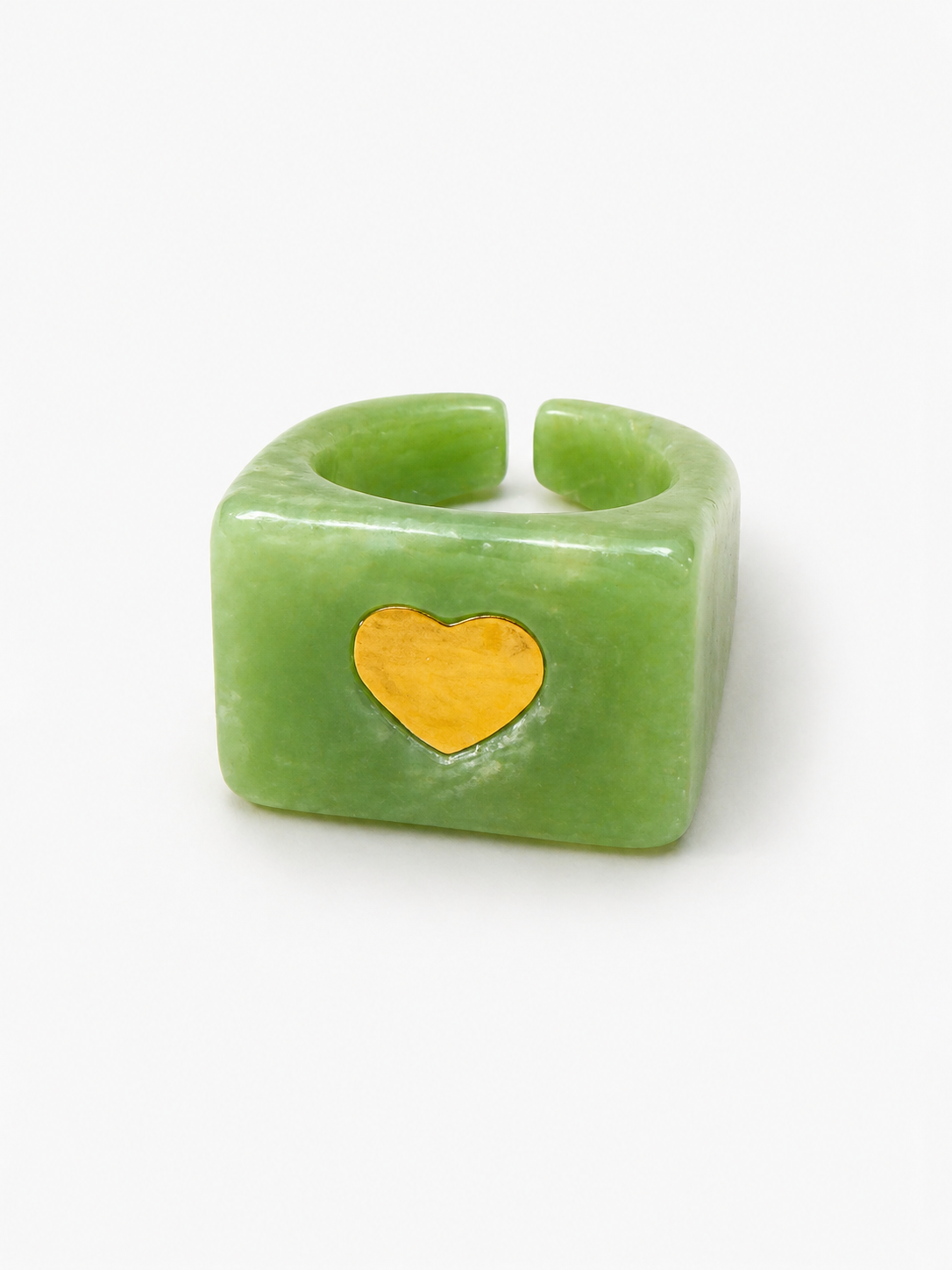 Anillo Resina Verde Claro Nacarado con Corazón Dorado