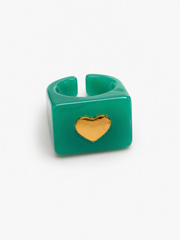 Anillo Resina Verde Parchis con Corazón Dorado
