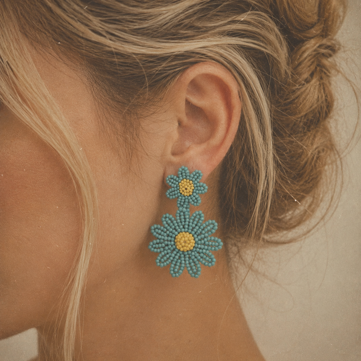Pendientes Doble Flor Cuentas Verde Azulado y Amarillo
