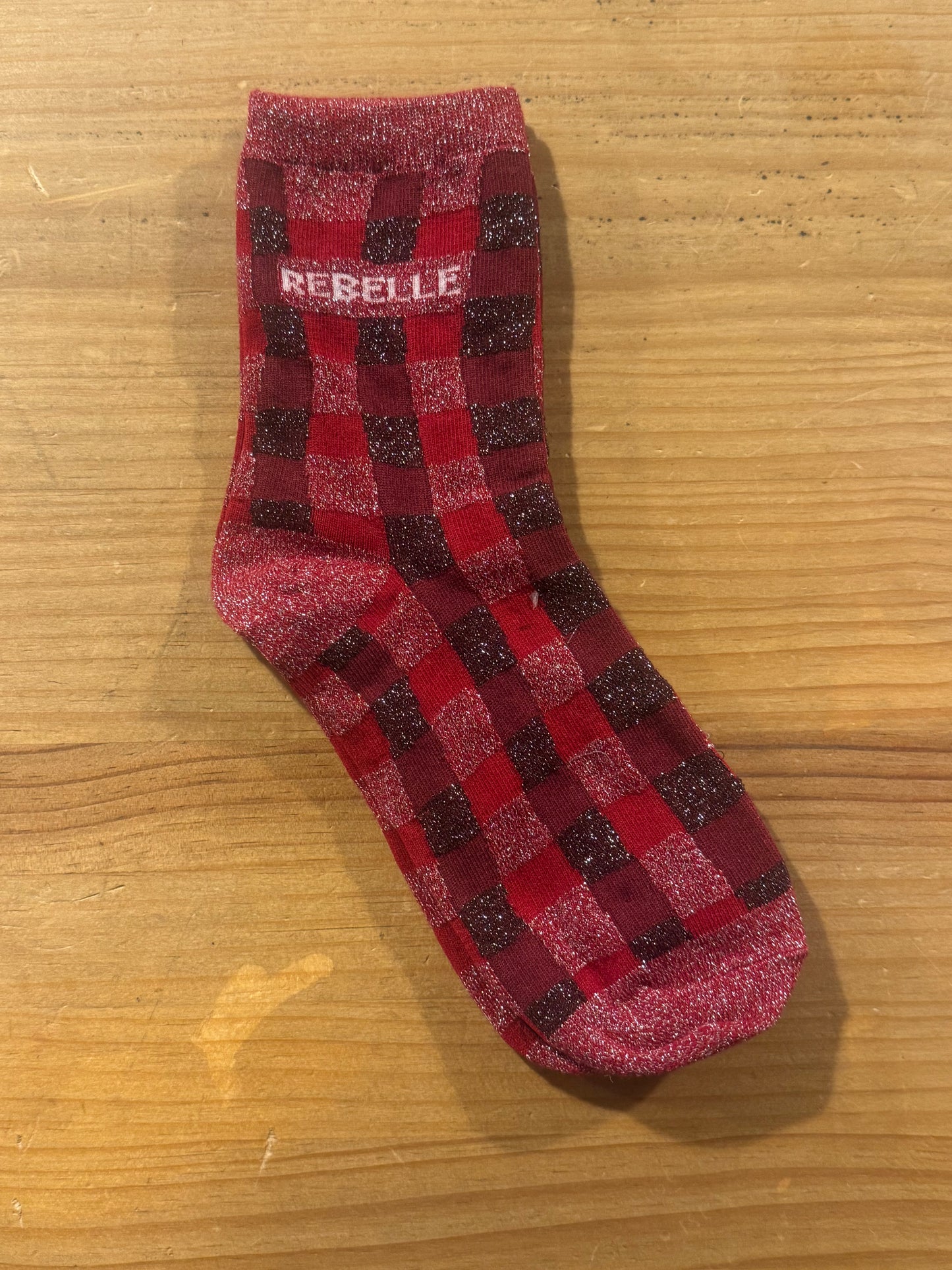 Calcetines Mujer Rebelle Cuadros Fondo Rojo