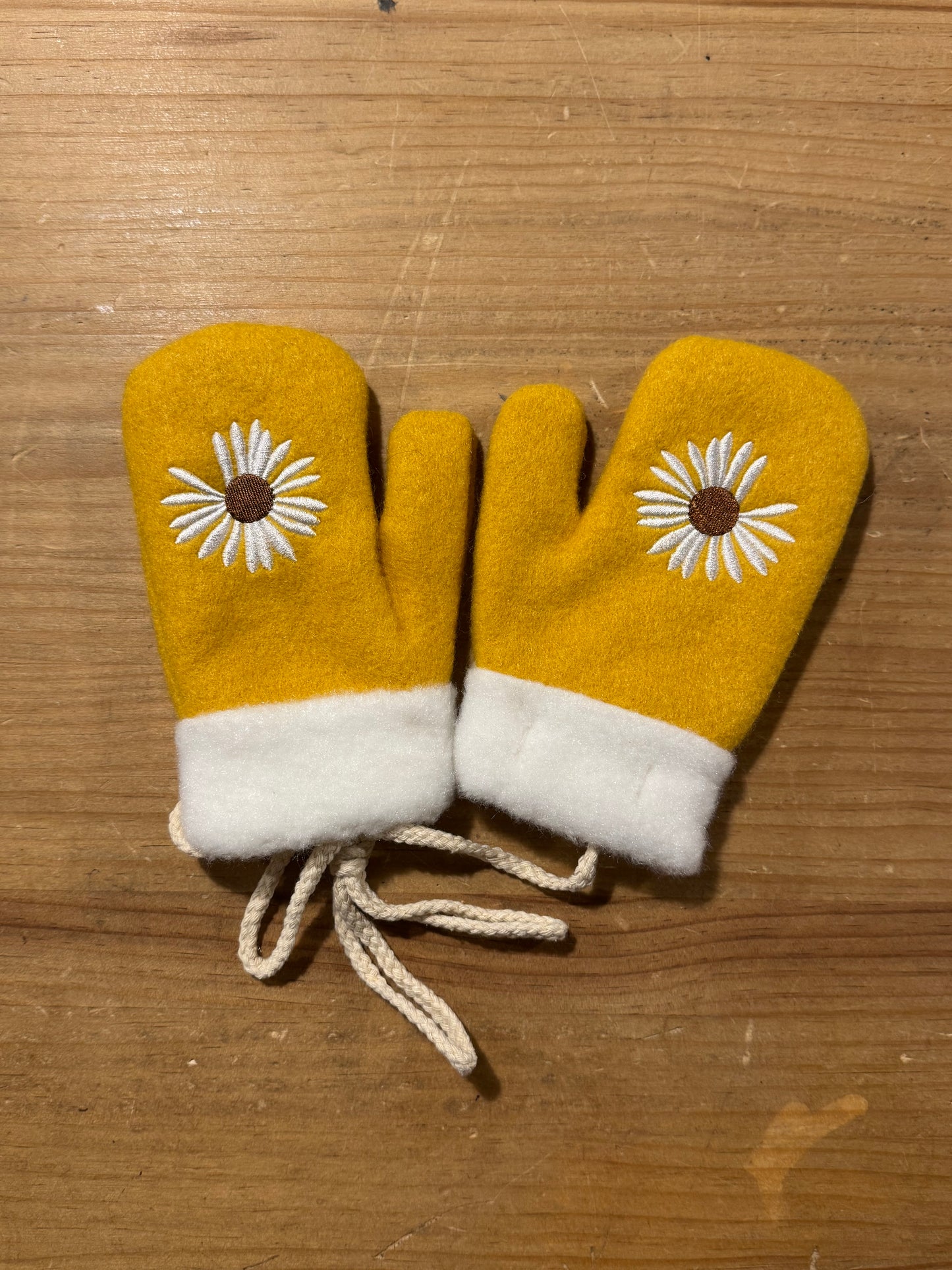 Manopla Infantil Amarilla con Flor Amarilla