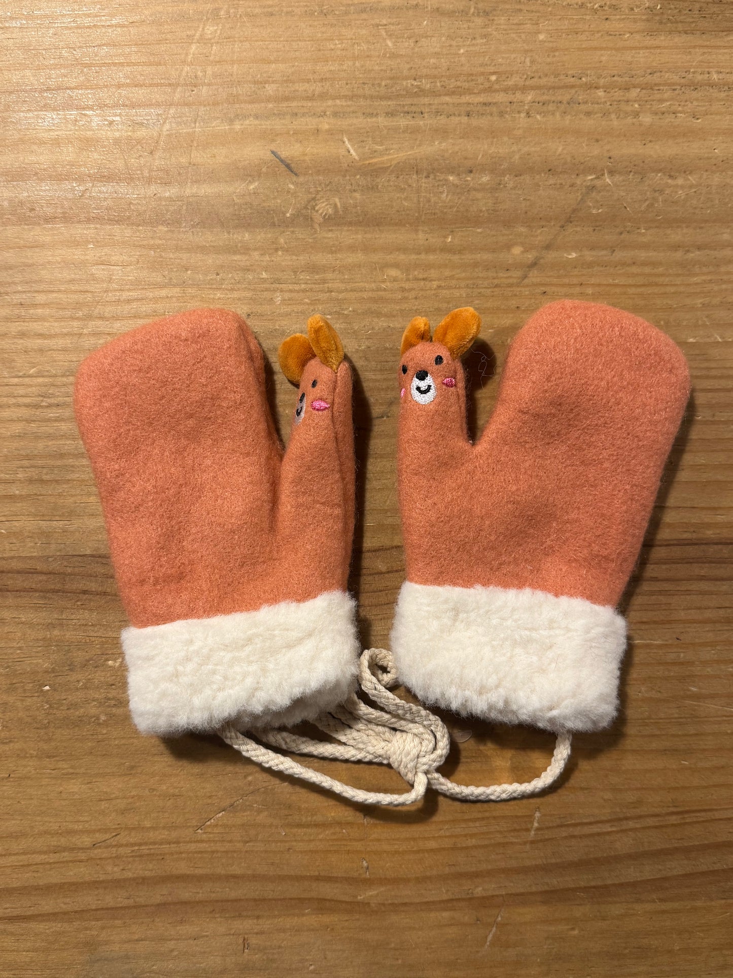 Manopla Infantil Naranja Muñeco Pulgar