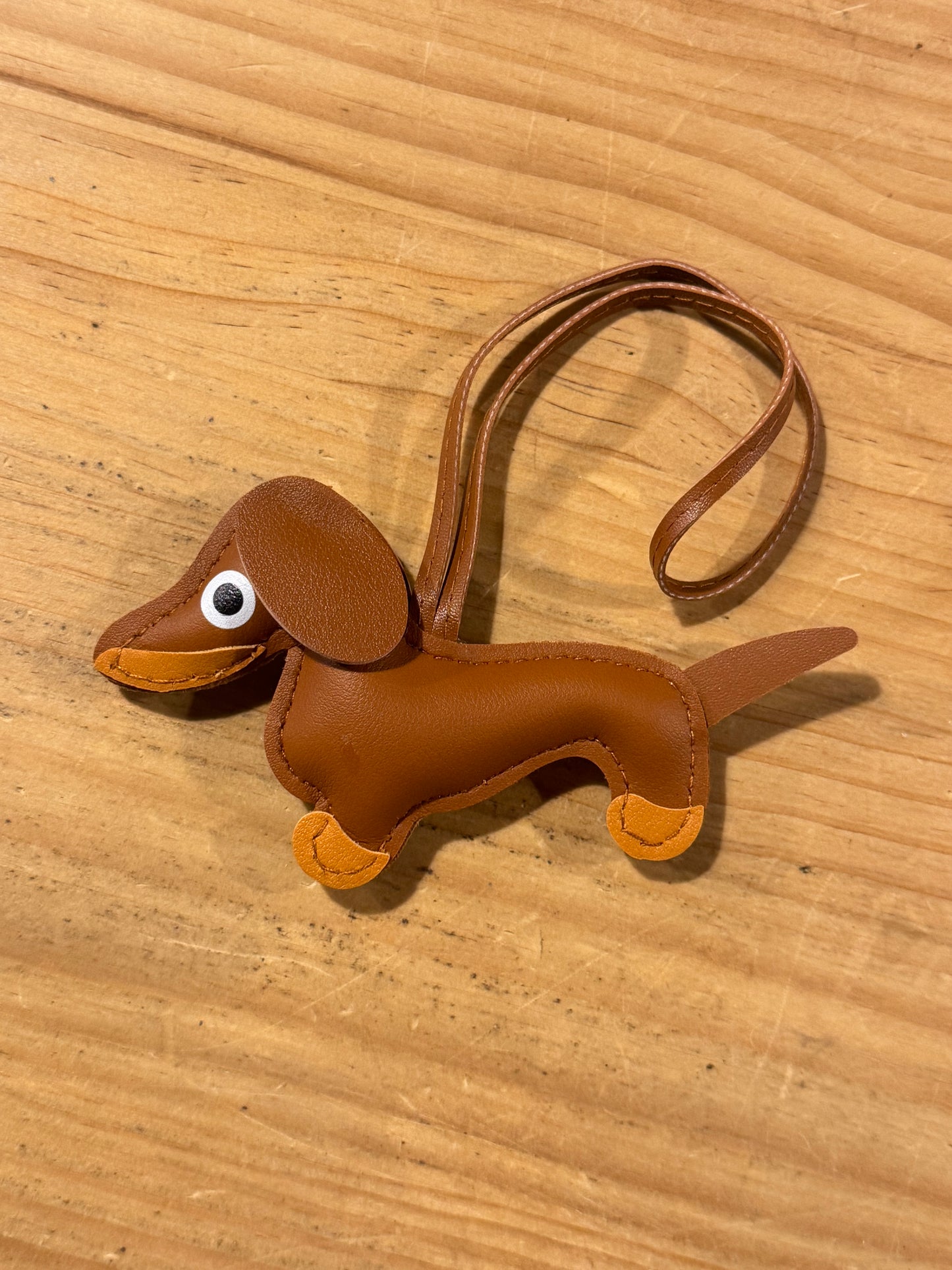 Llavero Charm Perro Salchicha Teckel Beige