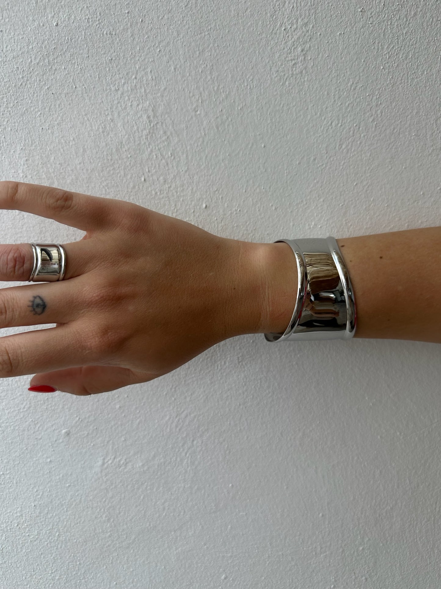 Brazalete Plateada Ancha Efecto Servilletero