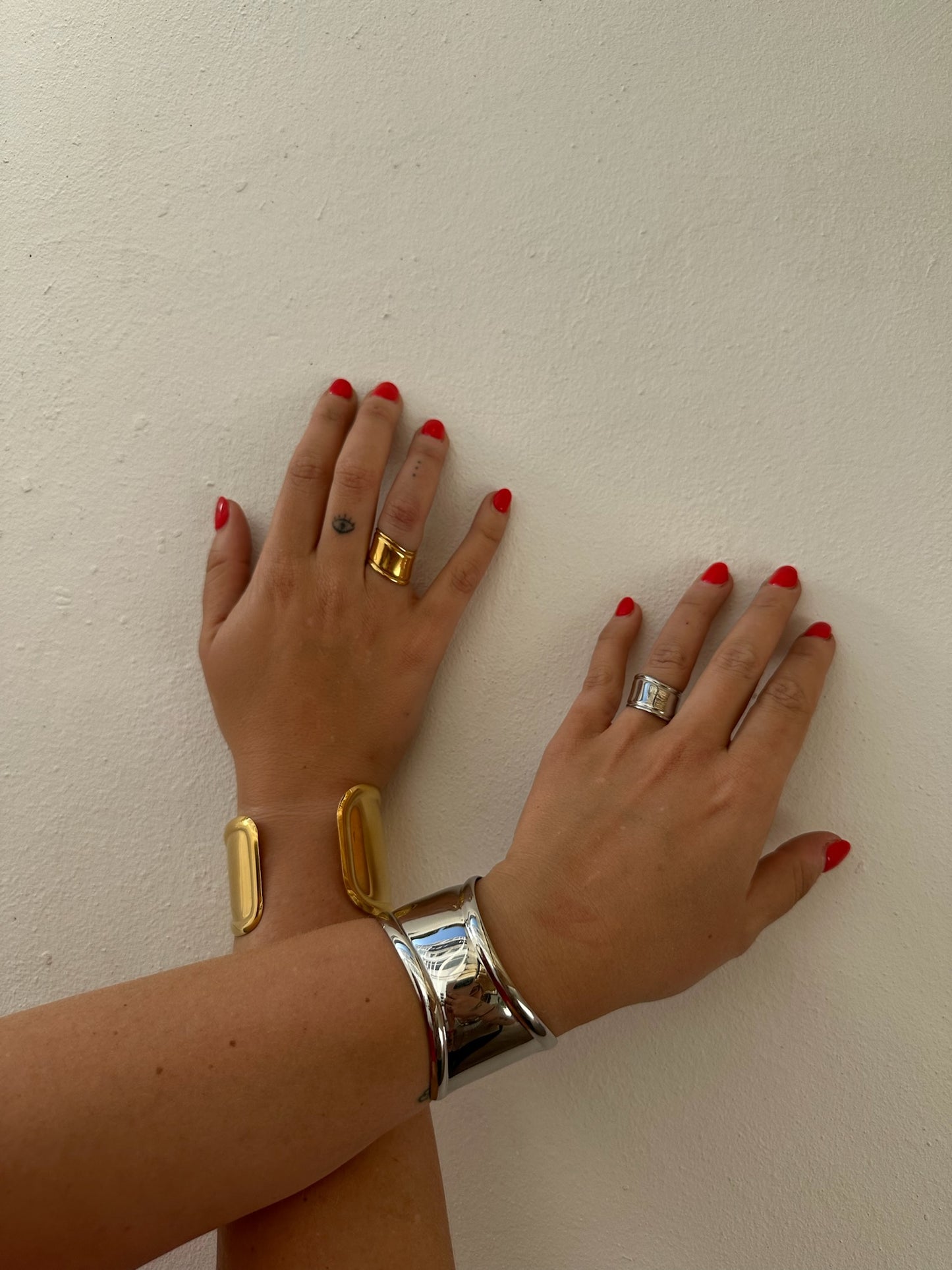 Anillo Dorado Ancho Efecto Servilletero