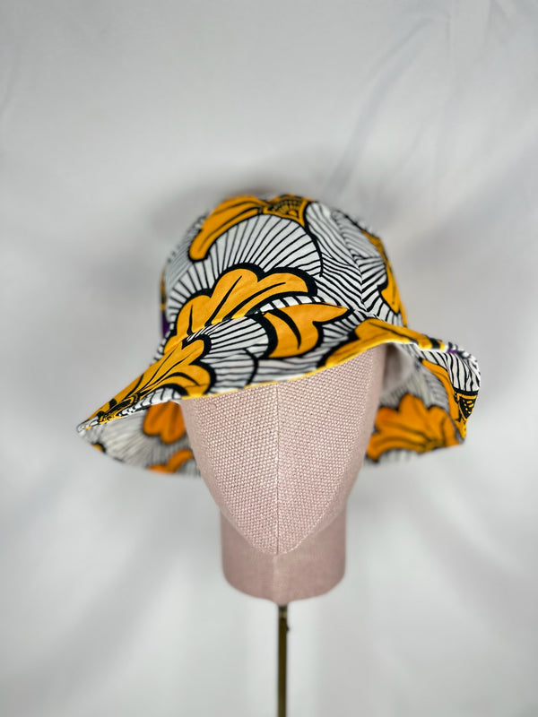 Sombrero Tela Wax Africana Blanco Negro Flor Naranja y Morada