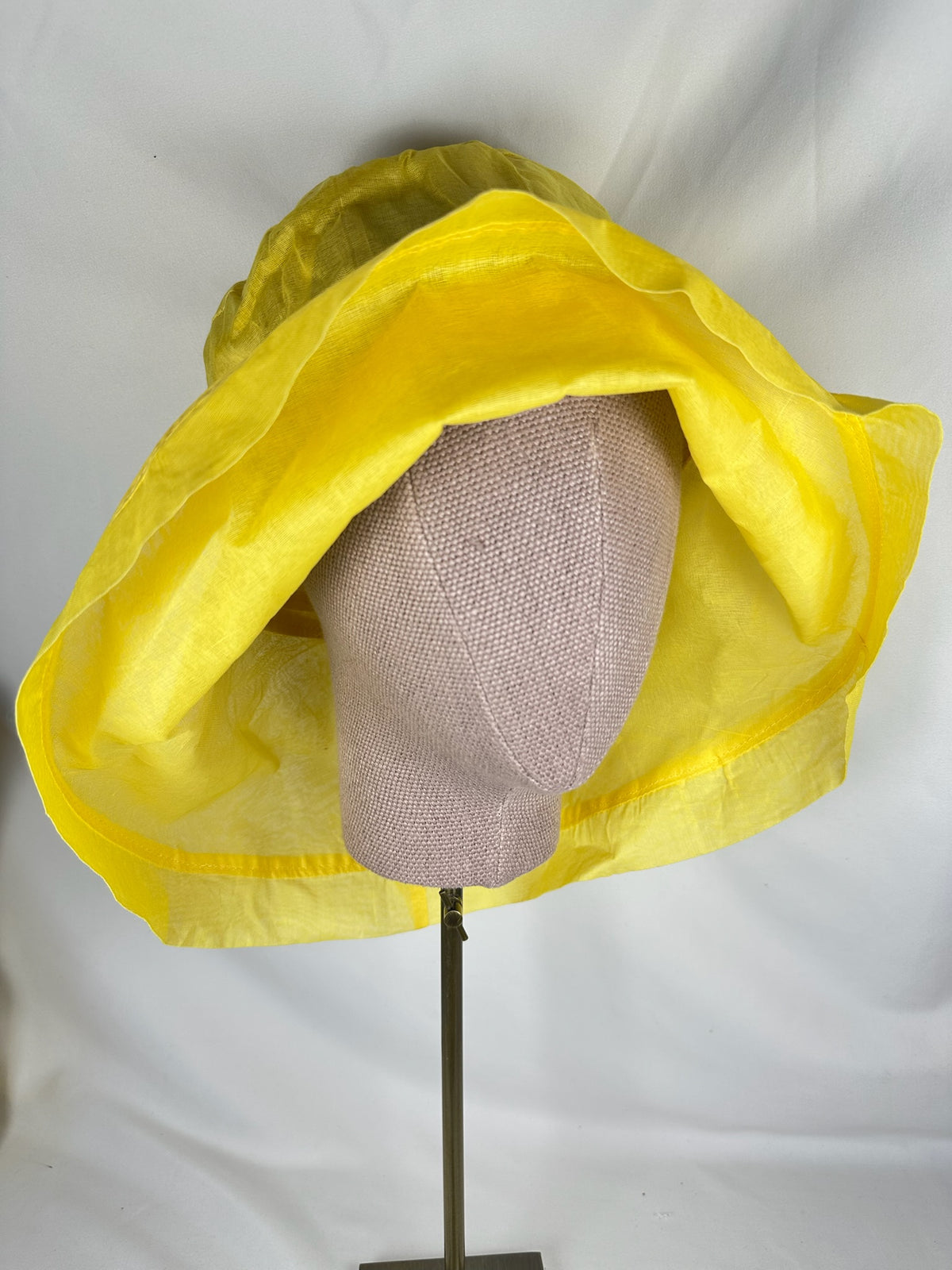 Sombrero Lino Ala Larga Amarilla