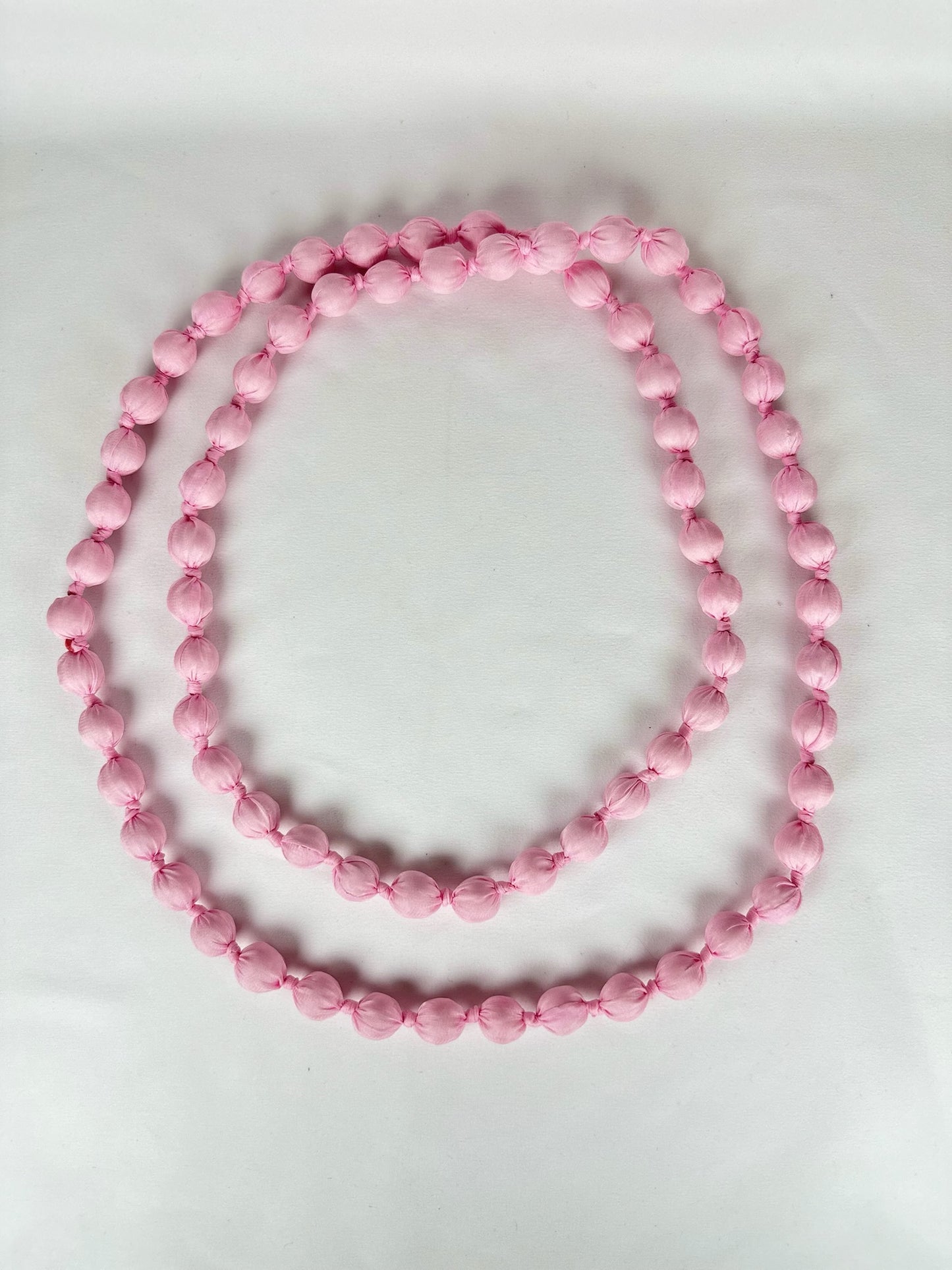 Collar Bolas Tela Rosa