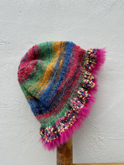 Gorro Rayas Multicolor Volante Abajo Pelito Fucsia