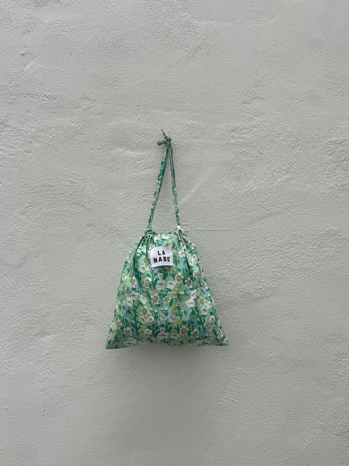 Bolsa Tela Guardapolvo Fondo Verde Claro Flores