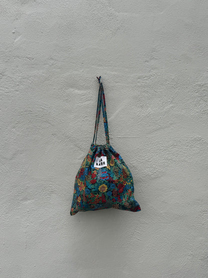 Bolsa Tela Guardapolvo Fondo Flores Oscuras