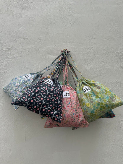 Bolsa Tela Guardapolvo Fondo Verde Claro Flores