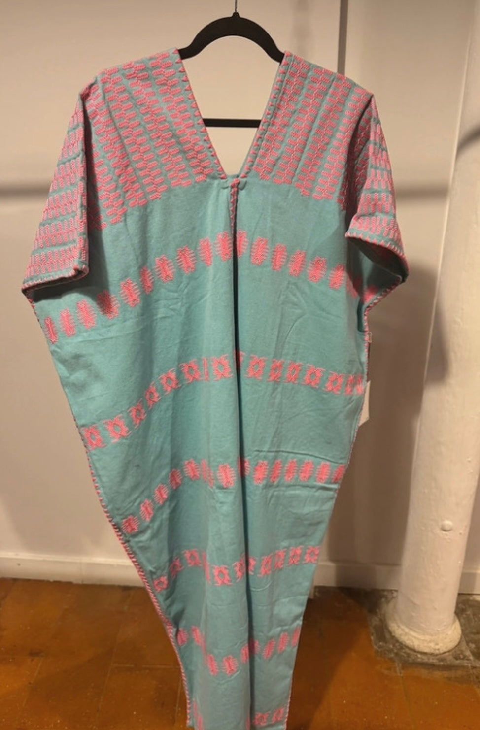 Huipil Largo Turquesa Claro con Rosa