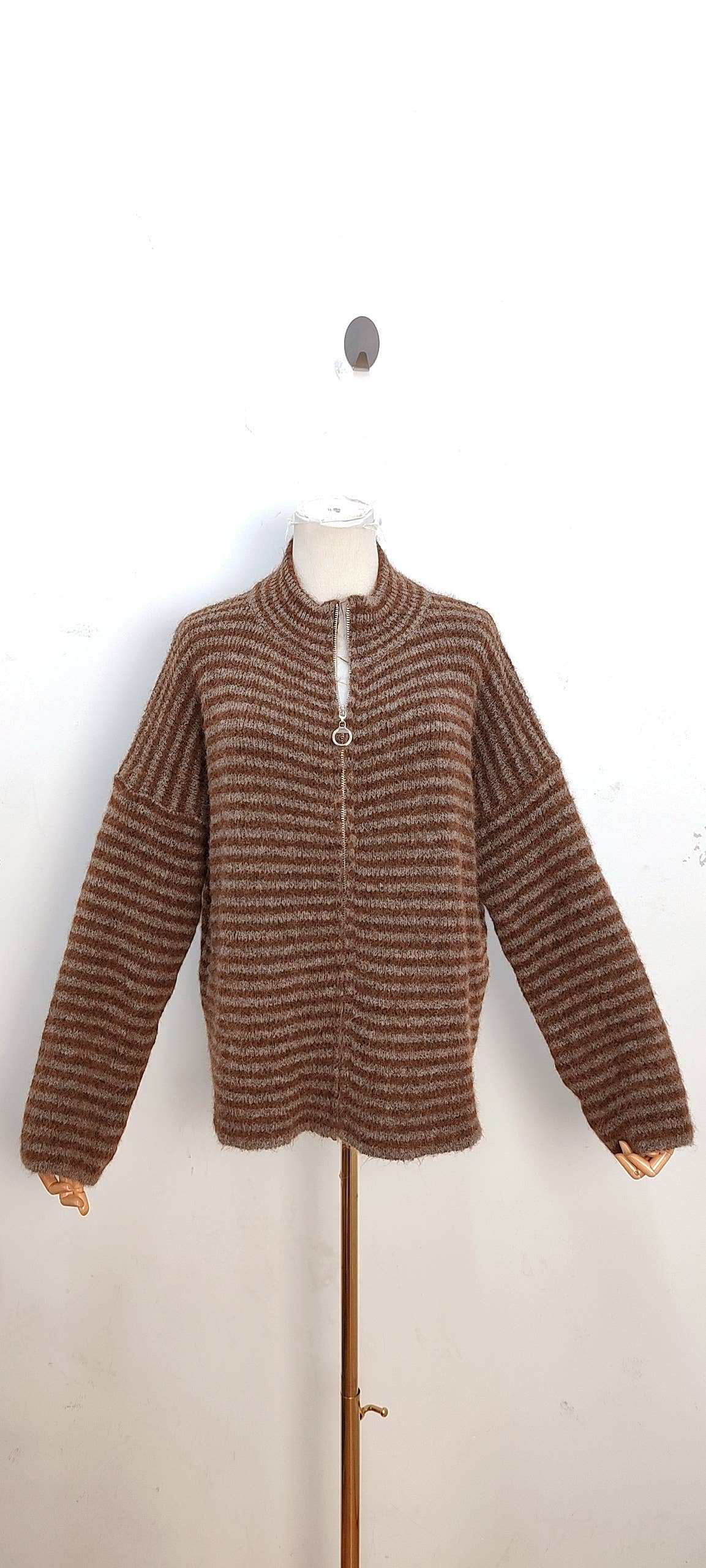 Jersey de rayas con cremallera rosa y chocolate