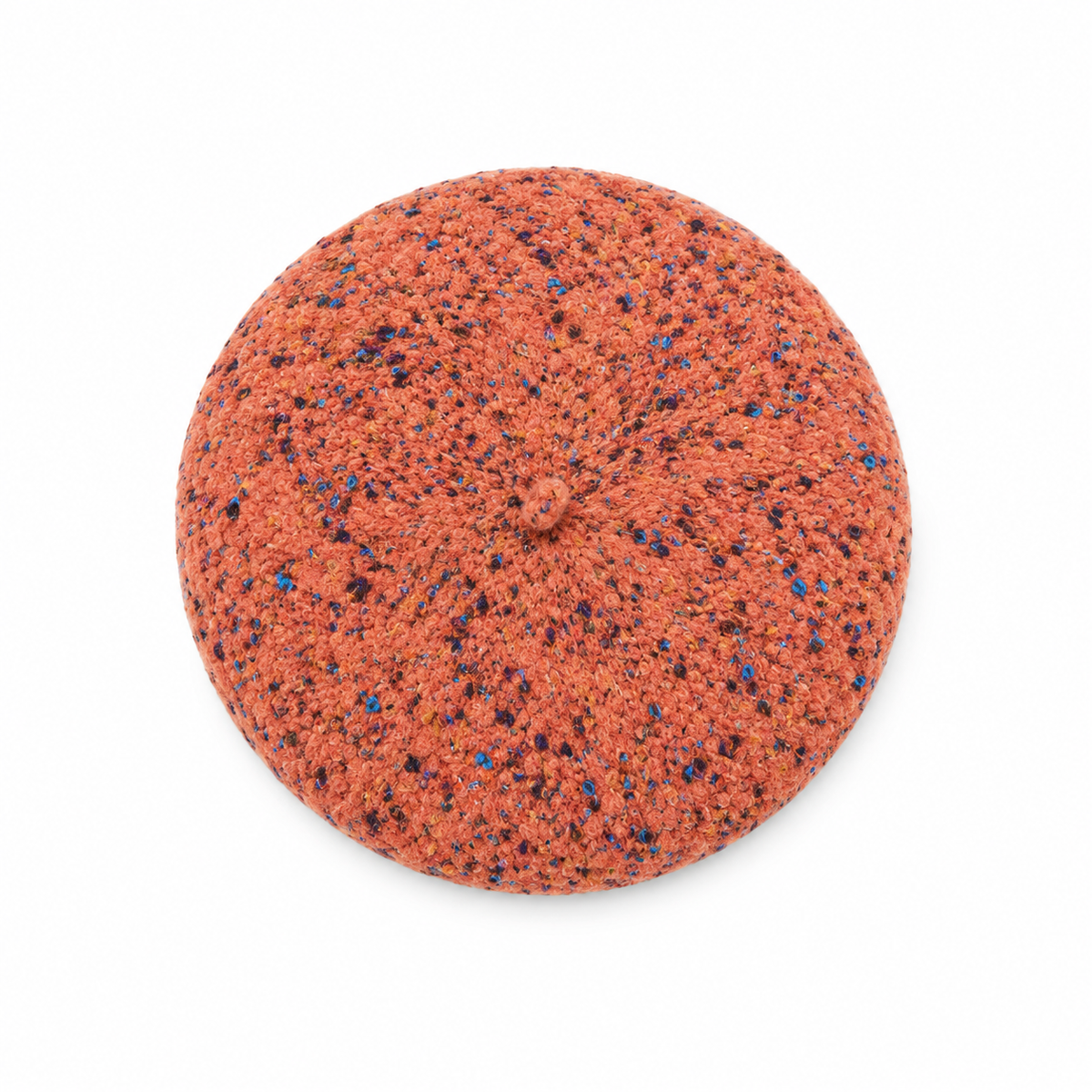 Boina jaspeada multicolor coral sobre fondo blanco
