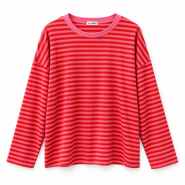Camiseta de manga larga de rayas rojas y rosas La Nabe sobre fondo blanco